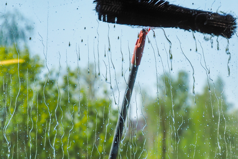 Window cleaning from outside